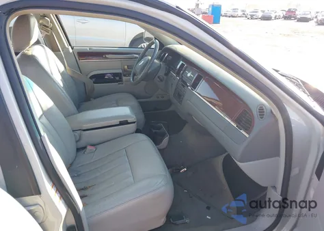 2004 Lincoln Town Car Signature from USA, damaged, VIN 1LNHM81W34Y686997